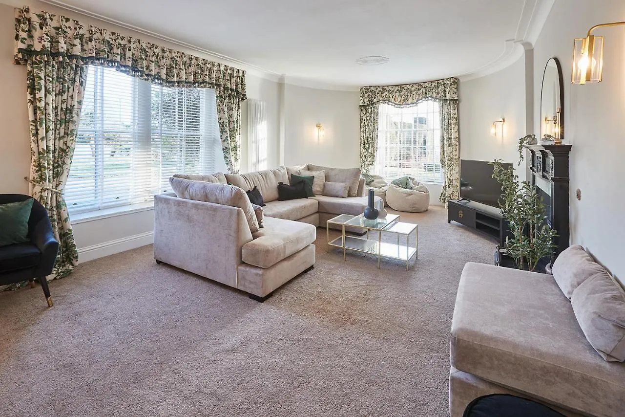 Holiday home Silton Hall - Grade II Hall & Swimming Pool Nether Silton United Kingdom